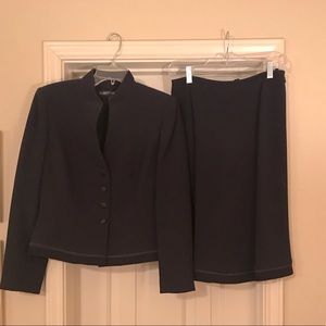 Albert Nipon 2 piece suit.